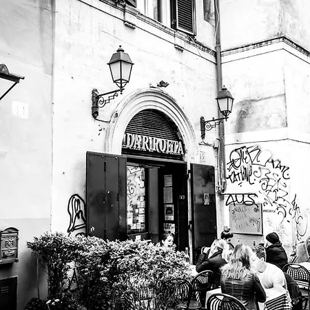 Poeta Trastevere * روما